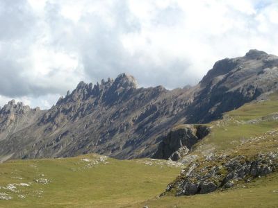 007-Auf der Schlernhochflaeche - Blick auf die Rosszaehne